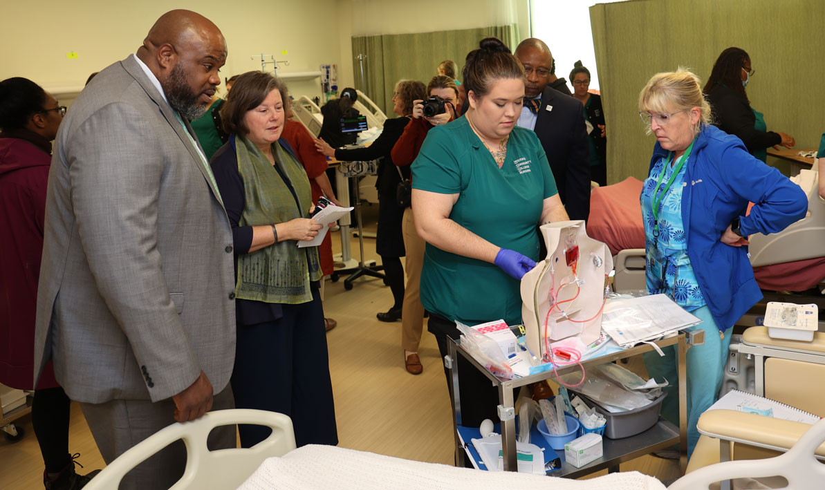 State officials tour HCC medical simulation center