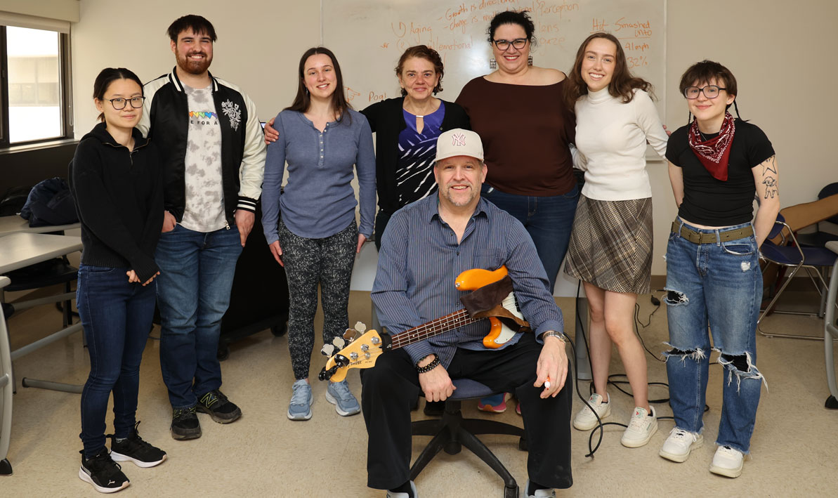 Musician and activist Heshima Mojo visits HCC as as guest lecturer (and performer) for the Be The Change Honors Colloqium.