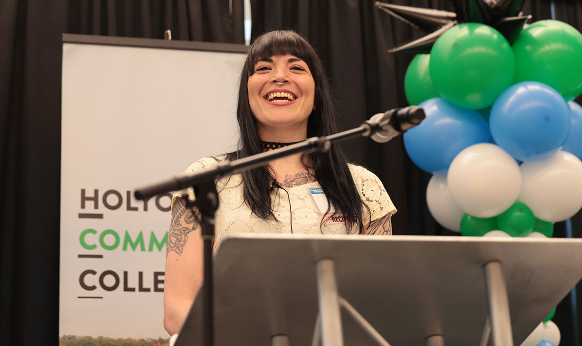 Zoe Bisbang delivers a speech at Spring 2026 Scholarship Reception