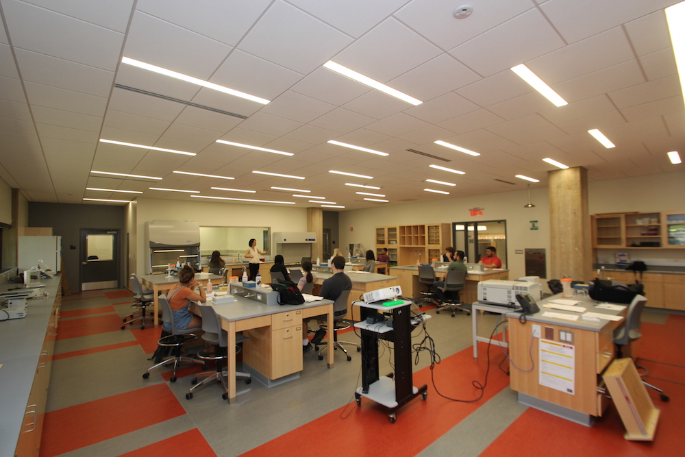 Students learning in HCC's new Center for Life Sciences